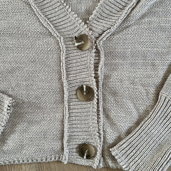 Beige cropped UO sweater - Picture 3 of 4